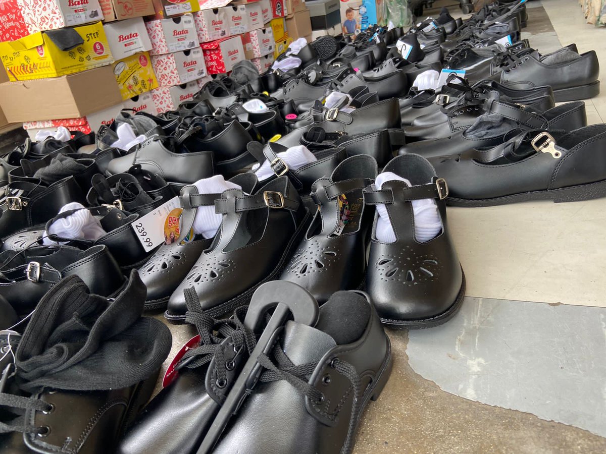SPONGEBREEZ's tweet photo. @Pablo_Dz #PabloTurns40
#PartyWithACause
#MusicWithACause 
100 shoes and socks Collected🥳🥳🥳🥳🥳🥳🥳🥳🥳
#BigUps to BazaBaza Corner 
#BigUpstoIndicaGinTeam 
#Big up to the Music Curators
Wagesh
DeBooiChiefrocka
SediSoul
QualiDee
Jovlas
AfrikaMabena
Tourcha
Nkuli
Mkt
DJNtshebe https://t.co/8clNkaDWZ9
