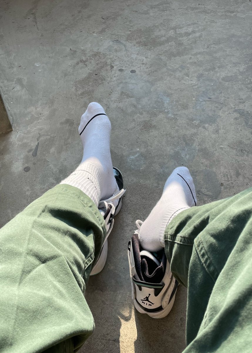 Ja8karta's tweet photo. 好不容易出🌞，多晒晒🦶 https://t.co/5NUKlAB78N
