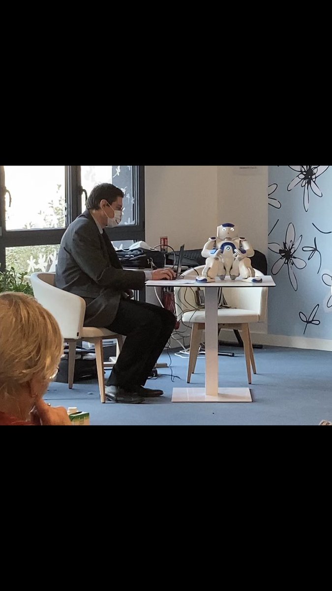 L’intelligence artificielle en avant <a href="/SenSannois1/">@SenSannois</a> : Nao a partagé un après midi avec les résidents. Nao a recite des fables de la Fontaine et Cyril Bartolo a initié une discussion sur l’application de l’IA au quotidien pour les seniors. Un après midi ludique et intéressant.