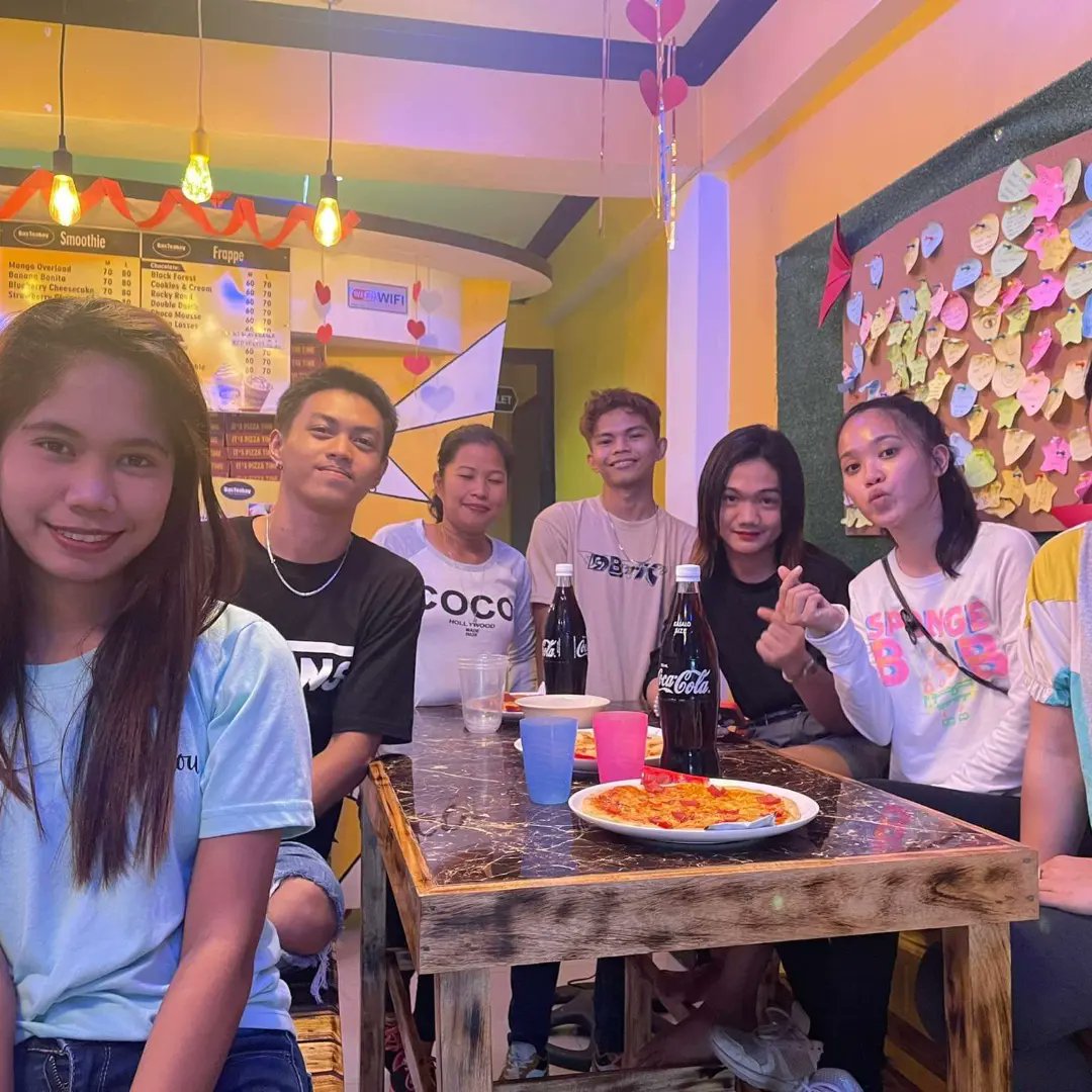 reya_ash's tweet photo. Let's eat some pizza😘♥️
Here @Basteakoytigaon♥️😘 https://t.co/WJBNHZA7u2