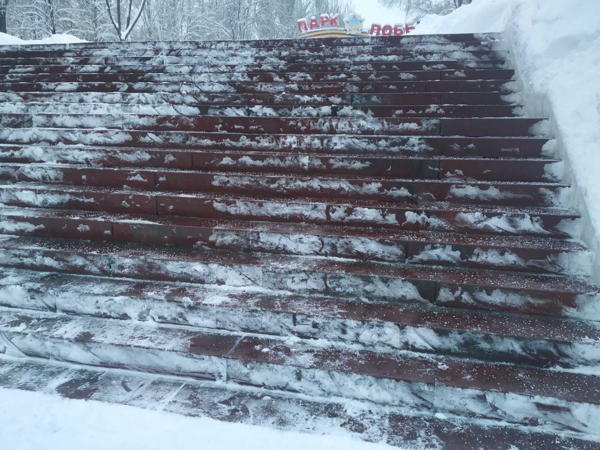 Снегопад сделал небольшой перерыв, но с его последствиями предстоит еще долго справляться. Сегодня, также, усиленный по продолжительности режим проведения механизированной уборки территорий парков и скверов. Терпение, работы выполняются для комфортного пребывания в парках!