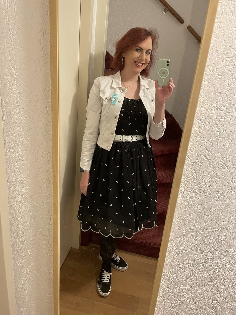Stacy_Cash's tweet photo. #ReverseCasualFriday @AzureLowLands scouting edition! Off to checkout an amazing location this morning! More to com later!

Dress: @VoodooVixenLDN 
Jacket: #Terstal
Shoes: @VANS_66 
Brooch: @Erstwilder_ https://t.co/cQxhiIrJBS