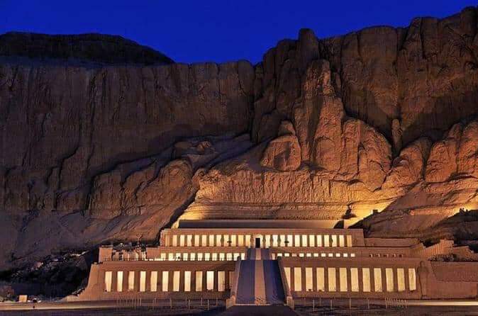 packandgoto's tweet photo. مفيش مكان يقدر يجمع ما بين الراحة النفسية و الجسدية الا في الاقصر و اسوان، .
المناظر الطبيعية في اسوان او المعابد في الاقصر بتسمحلك انك تعيش لحظات من الاندماج مع كل الجمال اللي بتشوفه . رحلتنا المرة دي هتسمحلنا اننا نزور و نستمتع بكل دقيقة هنعيشها في الاقصر و اسوان. https://t.co/feF6nOwVhG