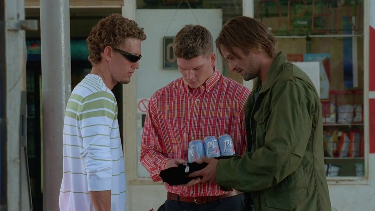Während die zwei Jungs hier noch wichtige Besorgungen bei Sawyer erledigen, solltet ihr noch schnell in unsere Folge 040 reinhören. Am Dienstag kommt schon die nächste Folge.

#lost #podcst #sawyer #oceanic815