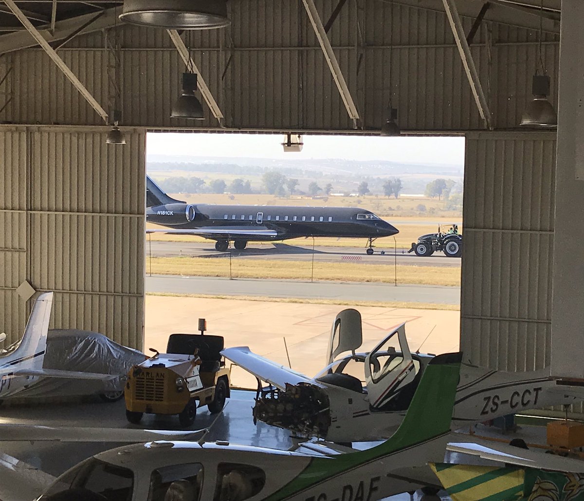 ThokozaniMiya's tweet image. Black mamba taking a stroll on Alpha taxiway #HLA …poisonous 🐍 #BombardierGlobalExpress