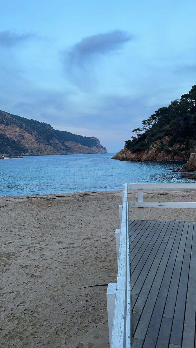 Ara si. Bon dia Aiguablava 🔥👨‍🍳🎵Arranquem el 2022 Amb moltes ganes 🤞🤲🐟