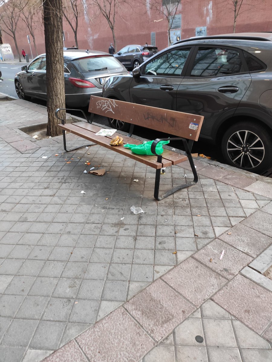 oloramar_'s tweet photo. @Lineamadrid Rogamos por favor se proceda a la limpieza urgente de la entrada del CEIP MENÉNDEZ y PELAYO en C/Méndez Álvaro 16. Muchas gracias, es una vergüenza tener que abrir el centro para que entren los niños y niñas con esa acera en dichas condiciones https://t.co/VvihC1GeTR