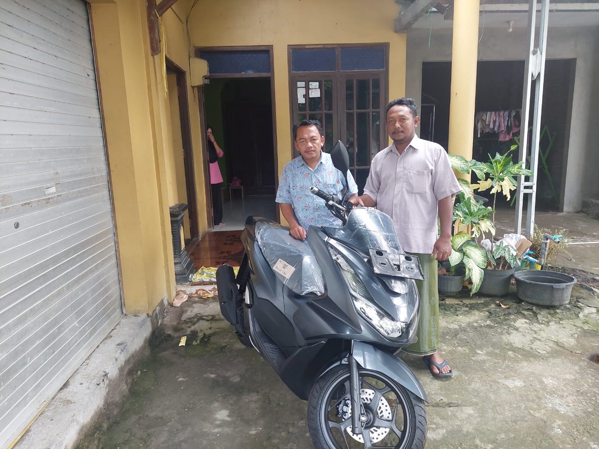 Terimakasih pak suyuti atas pembelian honda pcx 160 cbs nya