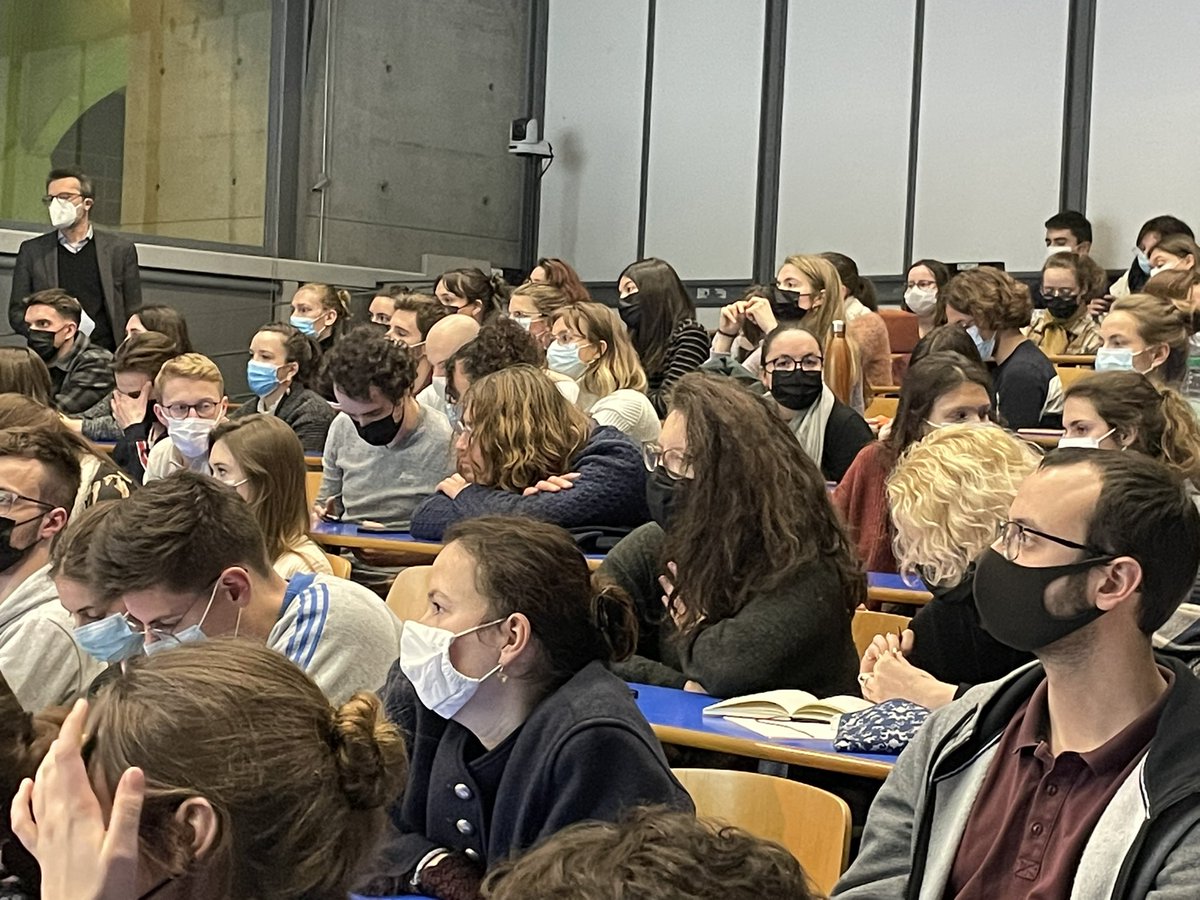 #tableronde sur l’après #diplôme animée par la société des diplômés de <a href="/ENSALyon/">ENSA Lyon</a> 
Qu’est-ce qui les fait vibrer dans l’architecture? Ils sont architectes à 100% dans tous les sens du terme #teamarchi #teamurba ➡️ + d’infos: jpo.lyon.archi.fr/index.php/debo…