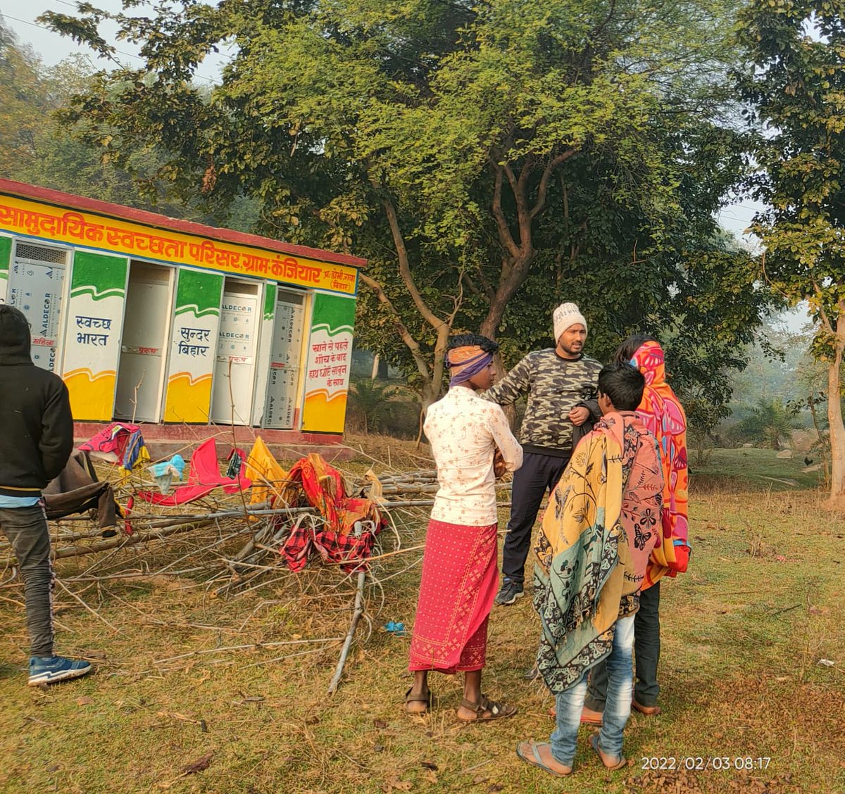 BdoDobhi's tweet photo. प्रखंड- डोभी, गया | में स्वच्छ भारत मिशन (ग्रामीण) के तहत प्रखंड स्वच्छ गाँव हमारा गौरव कार्यक्रम के तहत प्रखंड समन्वयक तथा स्वच्छाग्रहियो द्वारा सामुदायिक शौचालय के नियमित उपयोग तथा Ihhl के व्यवहार परिवर्तन के लिए candle मार्च किया गया |
@LsbaBihar https://t.co/zwb4bJBfww
