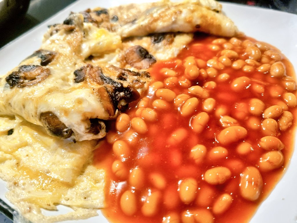 KingJayZim's tweet photo. Tsitsitsitsitsi, 3 minutes is all it took,not zvema koso who take hours to prepare a simple NMO (Njanja Mushroom Omelette) . 😅 #OmletteChallenge #TeamFulo @TeamFuloZim I bet the chaps out there are jealous of my culinary skills ,tsitsitsitsitsi! https://t.co/IAkjIoLpss