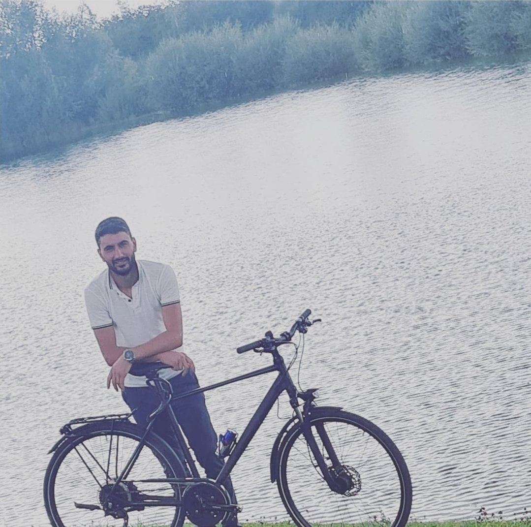 Azad Bingöl (@azadbingoel) on Twitter photo Der kurdische Geflüchtete #HeybetSener ist seit 2 Tagen in Abschiebehaft am Münchener Flughafen & soll heute um 13:45 Uhr in die Türkei abgeschoben werden!
Dort erwarten ihn bereits feststehende Haft & Folter!
LASST UNS DIE ABSCHIEBUNG VERHINDERN!
<a href="/BFR_089/">Bayerischer Flüchtlingsrat</a> <a href="/ProAsyl/">PRO ASYL</a> <a href="/SeebrueckeMuc/">Seebrücke München</a> Der kurdische Geflüchtete #HeybetSener ist seit 2 Tagen in Abschiebehaft am Münchener Flughafen & soll heute um 13:45 Uhr in die Türkei abgeschoben werden!
Dort erwarten ihn bereits feststehende Haft & Folter!
LASST UNS DIE ABSCHIEBUNG VERHINDERN!
<a href="/BFR_089/">Bayerischer Flüchtlingsrat</a> <a href="/ProAsyl/">PRO ASYL</a> <a href="/SeebrueckeMuc/">Seebrücke München</a>