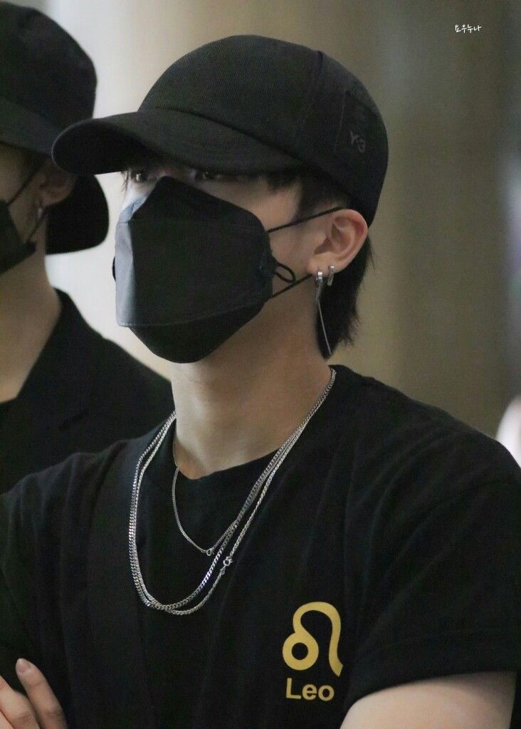 со чанбин + чёрное = причина почему я всё ещё жива