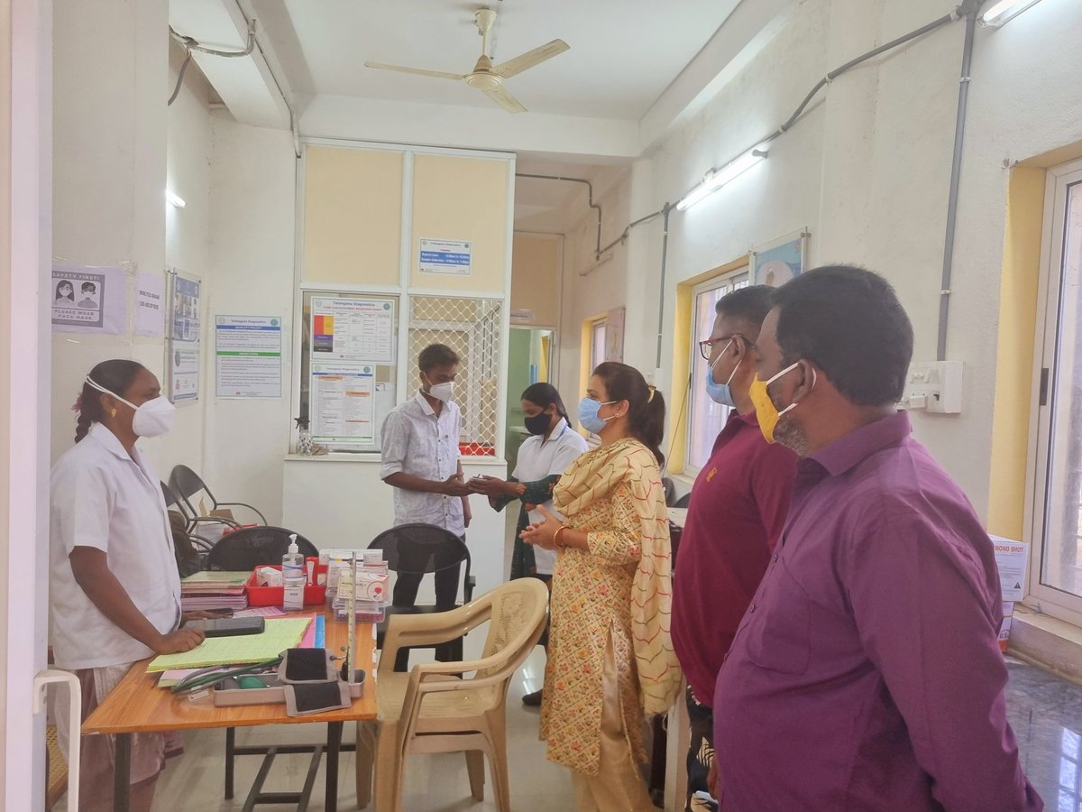 ChintalaShanti's tweet photo. Held a sudden inspection of #Basthi Dawakhana in Kothabasthi, #Alwal, and enquired with the medical staff about the visitors and availability of medicines.
@KTRTRS https://t.co/tDrxHiusja