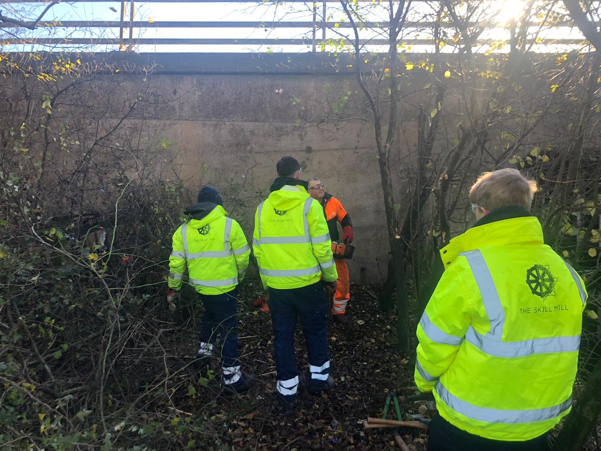 Great #training session with @CRTNorthWest. By working with @CanalRiverTrust, we've #created some fantastic #opportunities for our #youngpeople. The #team have also been #workingtowards their #WoodlandManagement @AQA award! @RochdaleCouncil @RCTrochdale @RochdaleYouthie
