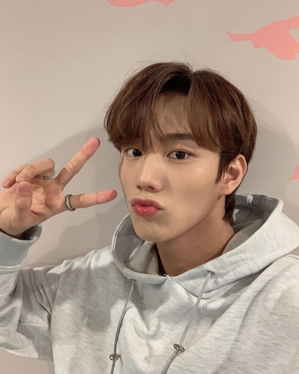 Iuvp1h's tweet photo. I hope you feel better soon b ♡ so many of us are rooting for your well-being so stay strong okay? you fr got this!! #GetWellSoonIntak https://t.co/ZHwz2Gh3LK