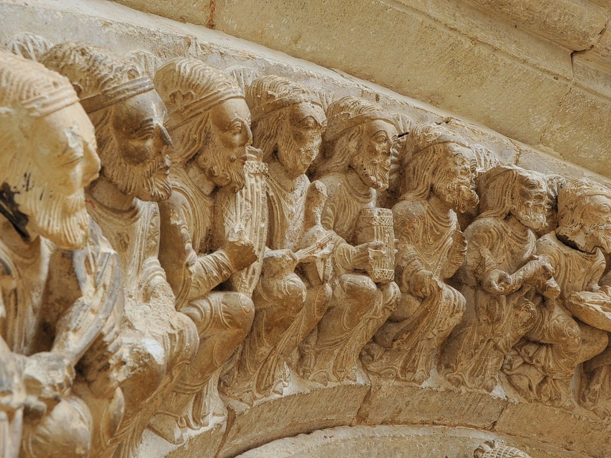 RomanicoEspana's tweet photo. Además de componer una preciosa orquesta celestial en piedra, los Ancianos del Apocalipsis de la portada románica de la Iglesia de La Asunción de Ahedo del Butrón (Burgos) nos brindan una rica compilación de instrumentos medievales #FelizViernes #BuenosDias #FelizFinDeSemana https://t.co/hKsRfbquvV