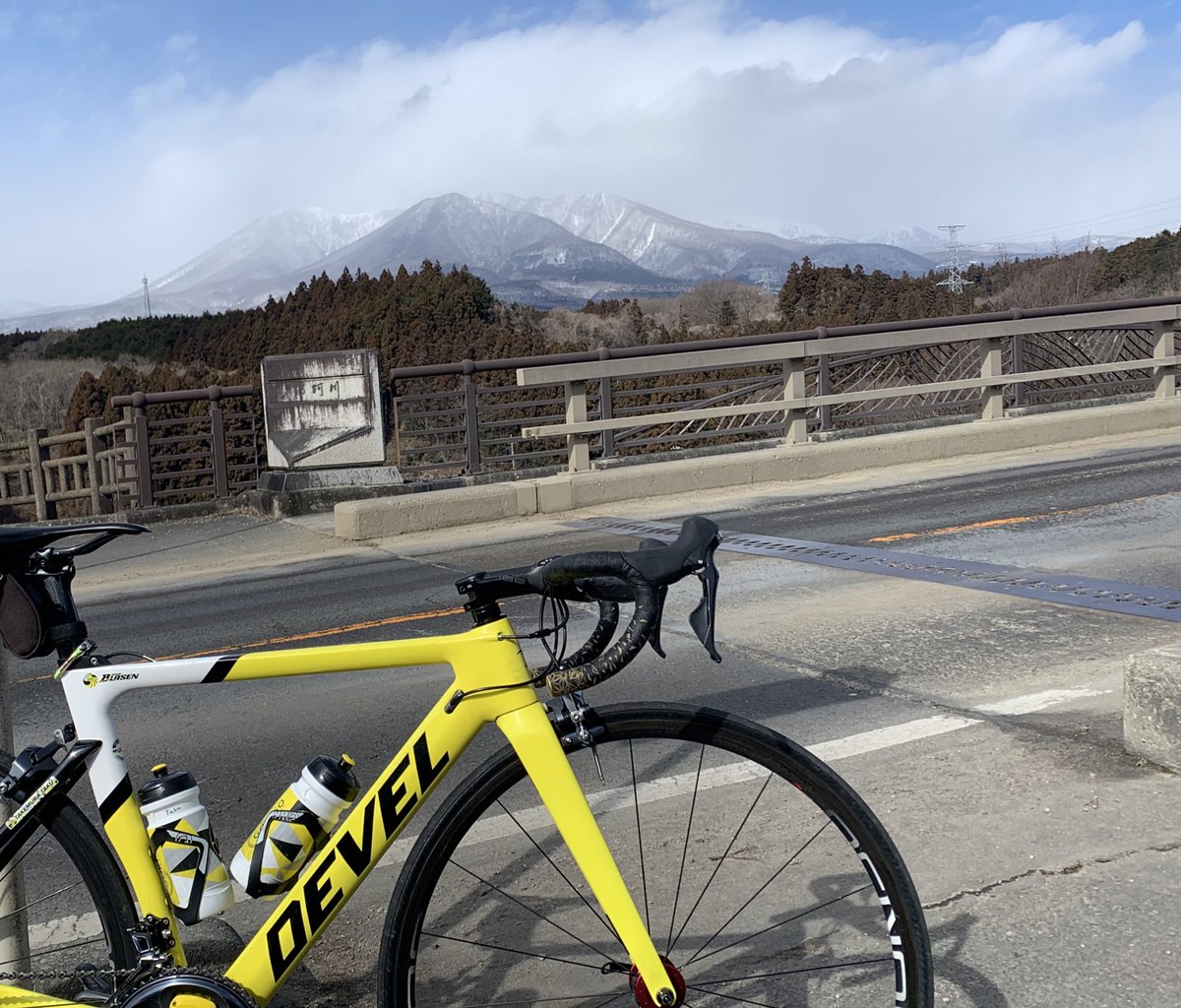 T928Taku's tweet image. 那須高原大橋から見上げる那須岳
山を綺麗に見渡せるお気に入りスポット🏔

冬になってからの雪化粧がさらに良い❄️👍

#那須岳
#DEVELProjectJPN