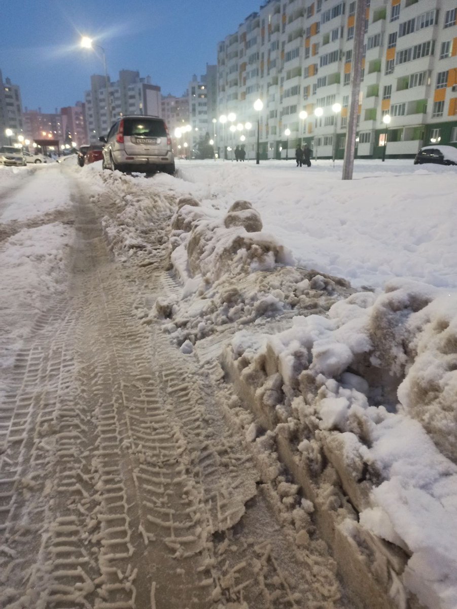 skresh13's tweet photo. @Volzhsky_adm Когда вы уже решите вопрос с уборкой от снега в юг 2? Столько жалоб и доказательств. Ук не реагирует. Состояние ужасное . https://t.co/NtFX3iMZ4W