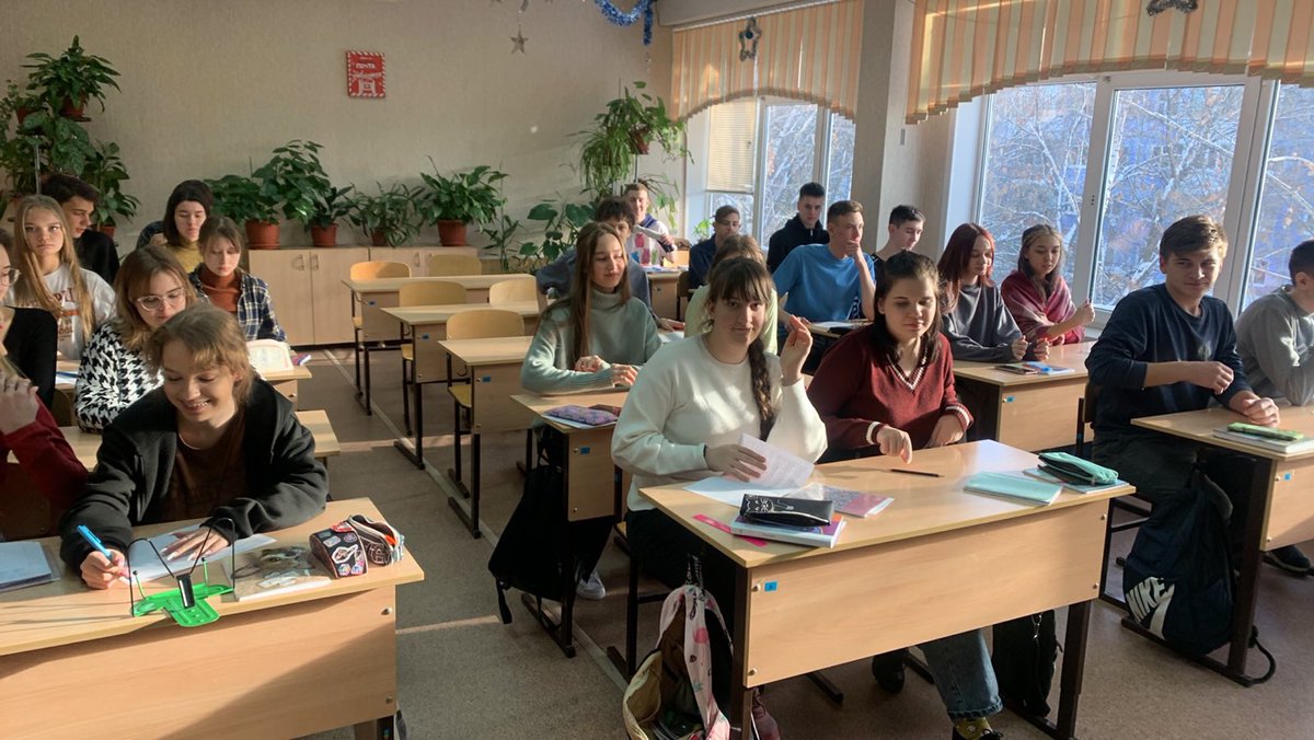 Международный день родного языка был утвержден на Генеральной конференции ЮНЕСКО в 1999 году. День родного языка отмечается с 2000 года. ЮНЕСКО признает важность сохранения культурного и лингвистического разнообразия В  школе прошли классные часы по этой дате <a href="/depsamobr63/">Департамент образования Администрации г.о. Самара</a>