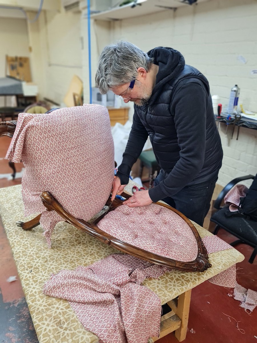 Designerworksho's tweet photo. Samo's enjoying working on a pair of button back chairs for @rutheley.interiordesign 

#interiors #house #homefurnishings #upholsrerer #reupholstery
#upholstery #furnituredesign #handcrafted #restoration #madeinengland #nottingham #designerworkshop https://t.co/pNNikhdkDf