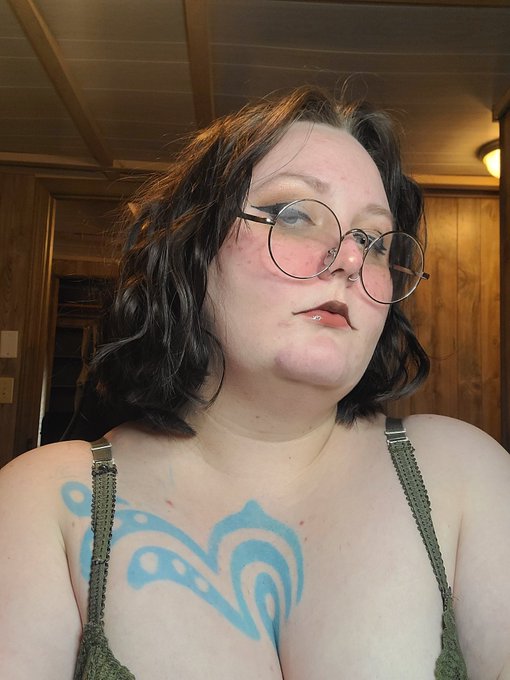 Zoned out listening to #DoWeHaveAProblem #nsfwtwt  ◇rt if you are too◇ https://t.co/6wSHP1IXGs<a href="/tag/dowehaveaproblem"class="tags">#DoWeHaveAProblem</a><a href="/tag/nsfwtwt"class="tags">#nsfwtwt</a>