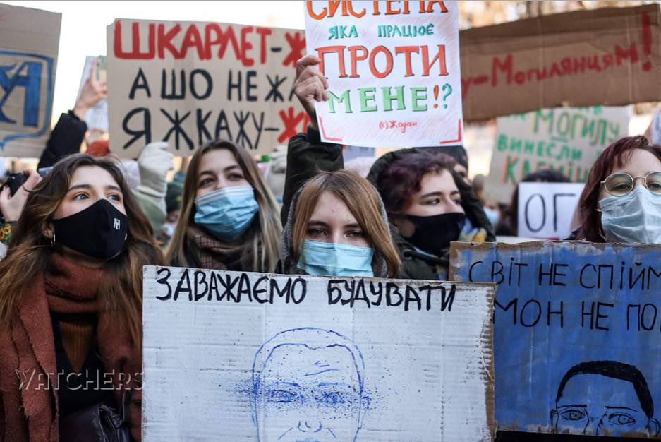 orynka0's tweet photo. Неймовірний день! Сподіваємося на виконання вимог та дякуємо такій великій кількості кпі-шників та кпі-шниць, а також всім з інших університетів!🤍 #savemohylyanka #шкарлетнамнеміністр https://t.co/HcXRh6cFa1