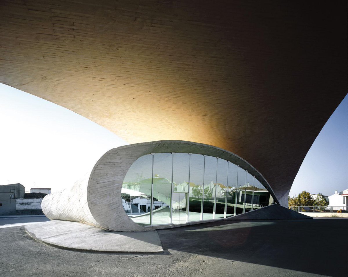 OCastua's tweet photo. La espectacularidad de la Estación de autobuses de Casar de Cáceres ? #JustoGarciaRubio (1948-2021)
#extremeños #ilustres https://t.co/AS3ObnIyx5