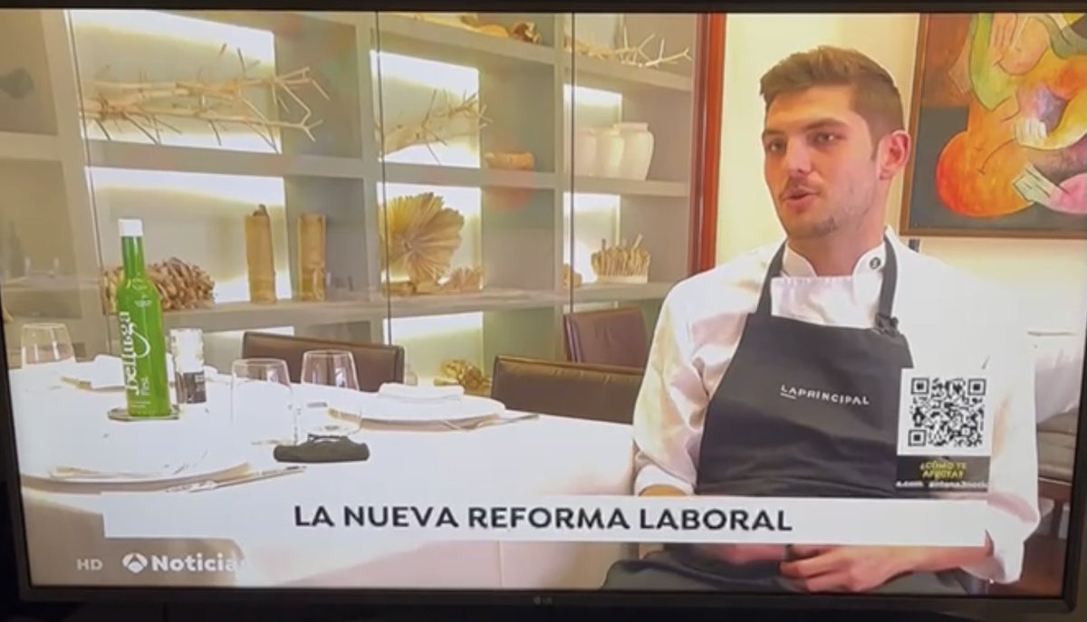 NCraso's tweet photo. Ayer en Atresmedia sacaron a defender la reforma laboral a un compañero de Herriko Taberna de Errejón. Y nos tenemos que creer que es casualidad. https://t.co/vIZlXcYp4O