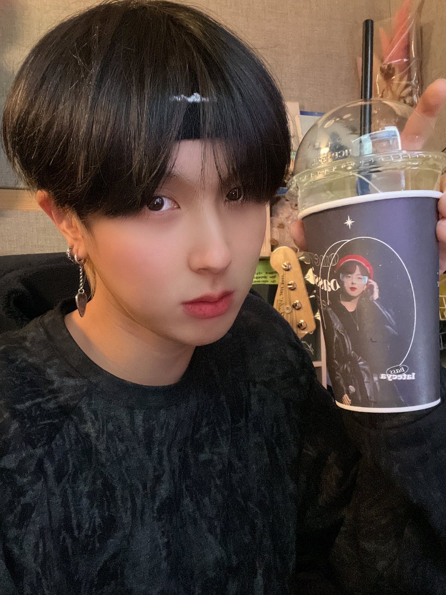 giukcatboy's tweet photo. angy cats https://t.co/dLewZrJaDf