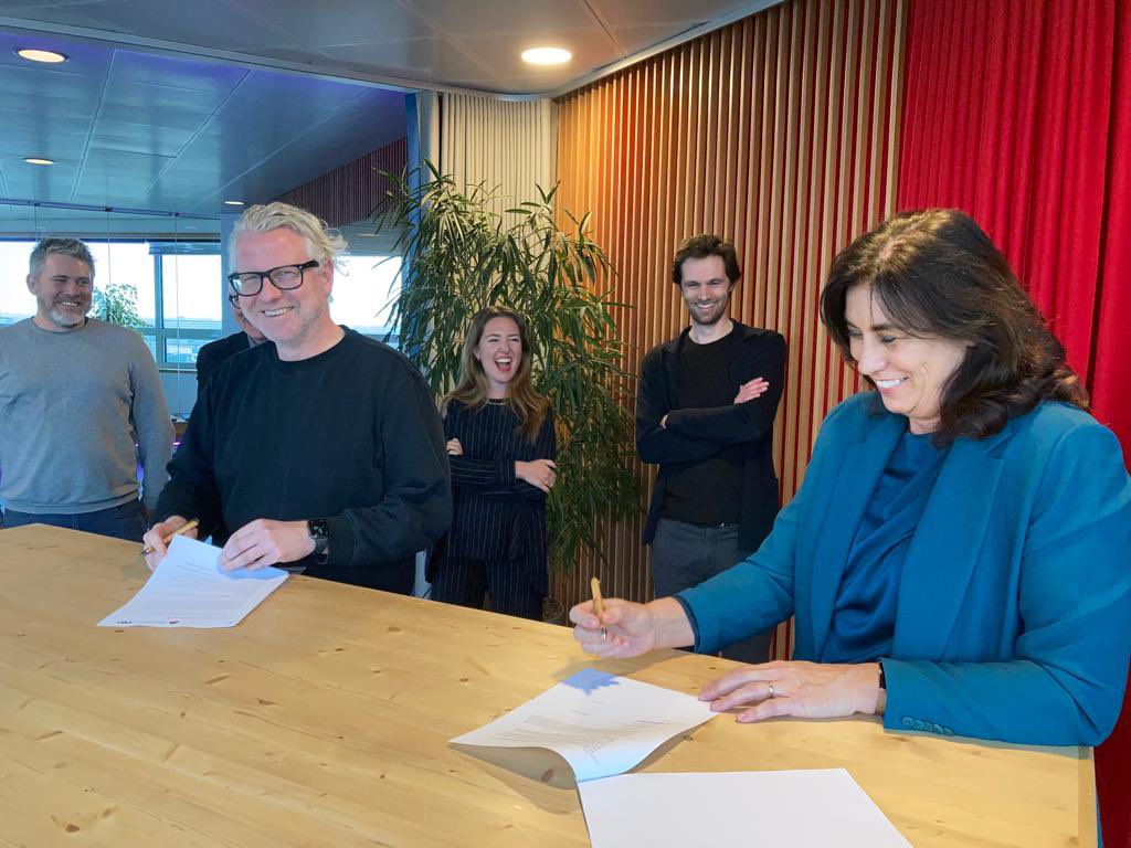 Samenwerking  <a href="/Rochdale_NL/">Woningstichting Rochdale</a>  met <a href="/ricardovloenen/">Chiharu Shiota</a> is een feit, nieuwe corporatie re. een mogelijke oplossing voor de gapende kloof op de woningmarkt, heruitvinden van de woningcoöperatie: eigenaarschap, gemeenschap, kapitaal inclusief en klimaat inclusief.