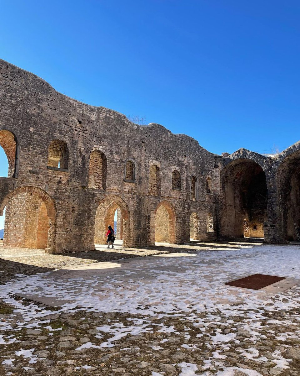 TurismoVeneto's tweet photo. Sembra un castello medievale mentre in realtà è una fortificazione della Prima Guerra Mondiale eretta a 1.392 metri di altitudine. Conosci il #ForteInterrotto?
📍https://t.co/4pIuHRRzsC
#Altopianodei7Comuni #VisitVeneto
📸IG very.73 https://t.co/UuU4WSL1VG