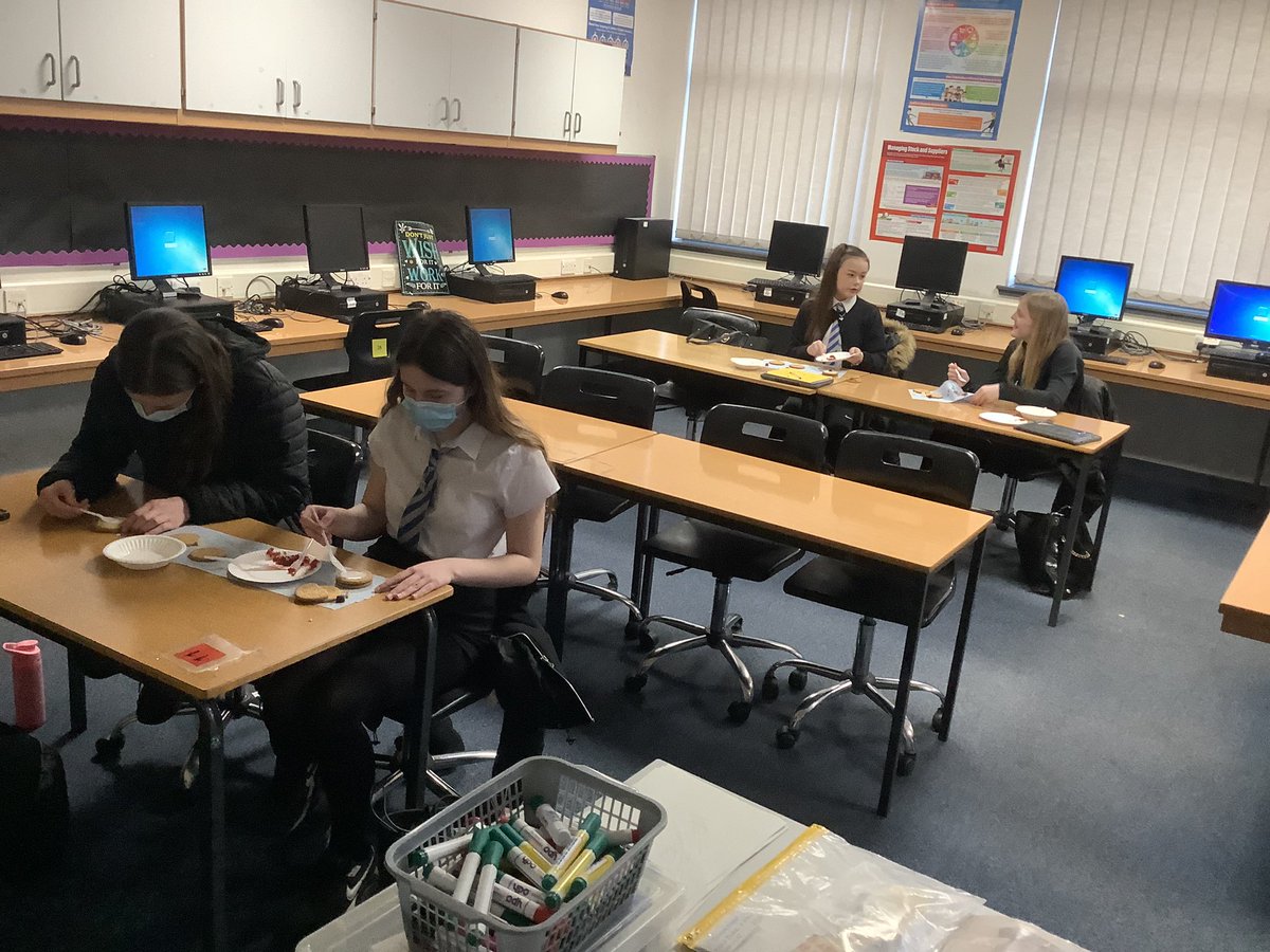 S2 Business &amp; Enterprise pupils learning about batch production. I hope some of their finished products made it home…
<a href="/LHSTechnologies/">LHS Technologies</a> <a href="/S2LHSYT/">S2 Year Team @ LHS</a>