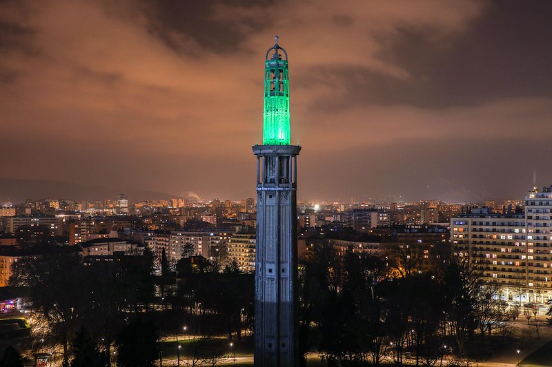EricPiolle's tweet image. La Tour Perret, emblème du cœur des Alpes, va se transformer en phare de la qualité de l'air, avec @ATMOFRANCE. Vous saurez tout, depuis chez vous ou en montagne, et en temps réel, sur la qualité de l'air que vous respirez. Partager l'information c'est la clé pour notre santé !