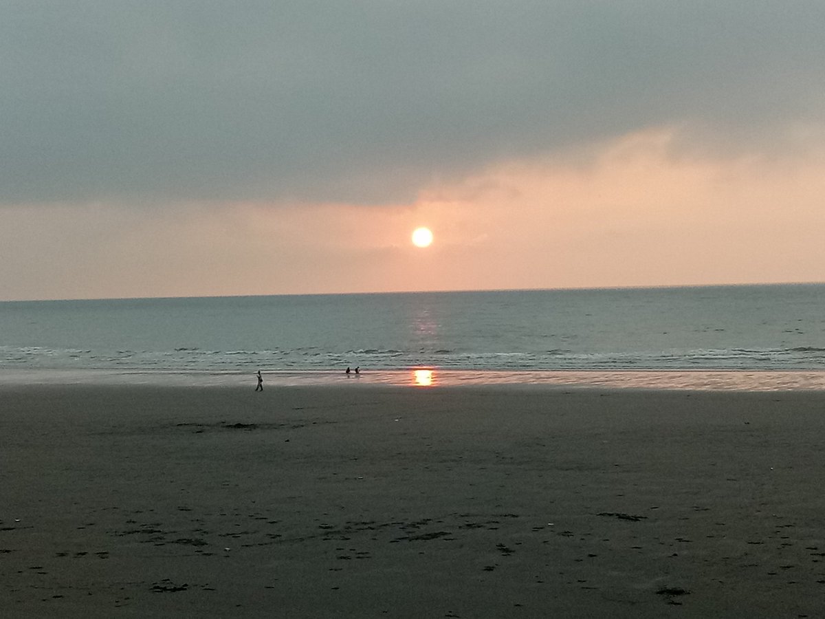 starrygoat_Nft's tweet photo. It's been 3 years. at that time, I went to the beach with my cousin and aunt to play. It's really unforgettable. https://t.co/aeBfcYm63O