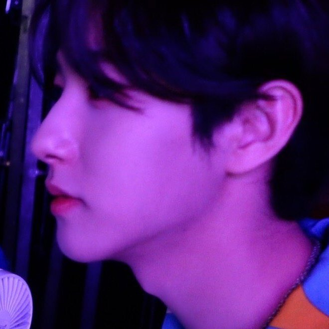 renjunsfluffy's tweet photo. renjun’s side profile is unmatched https://t.co/FaNnsnYylX