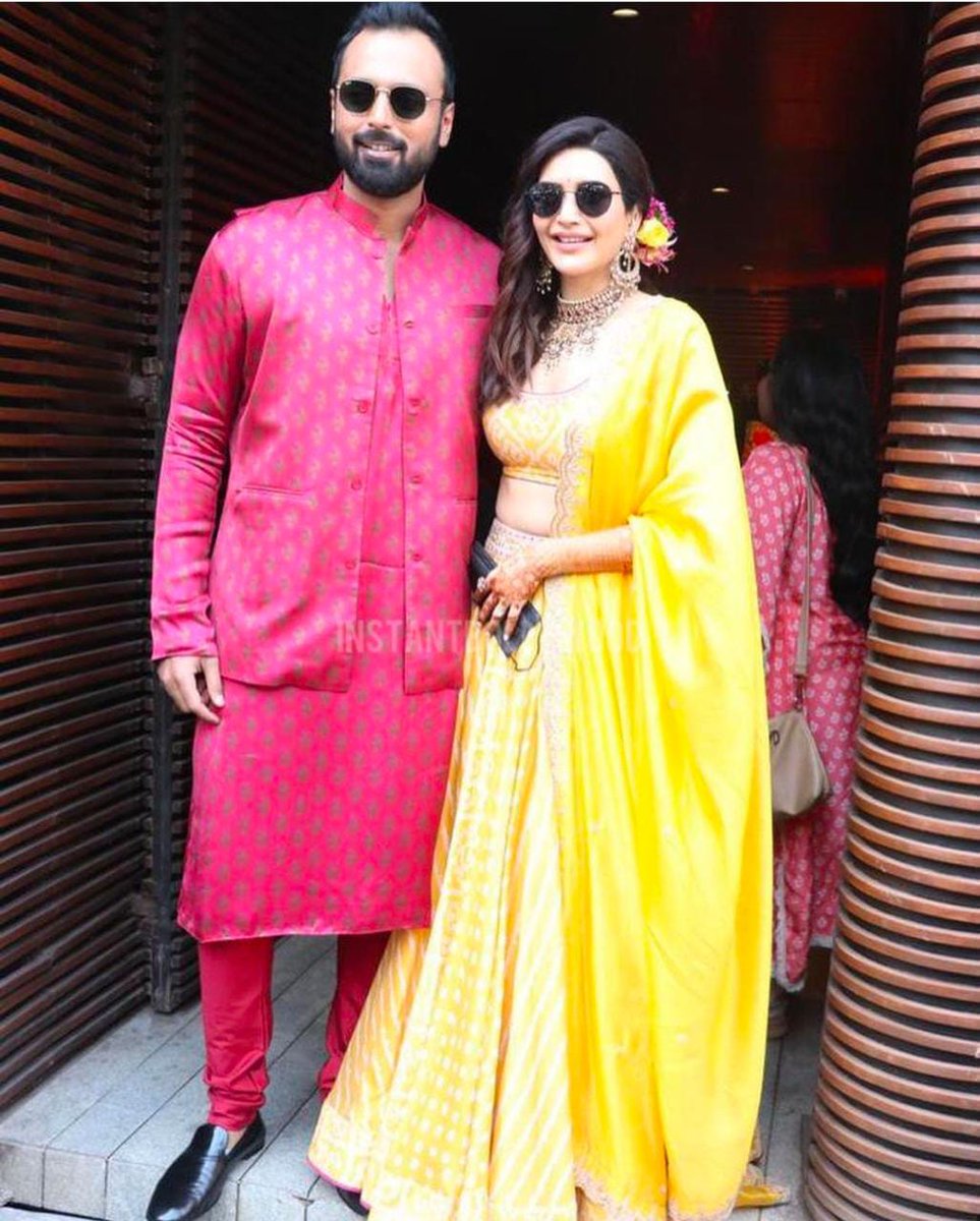 Karishma Tanna is looking adorable with her Beau Varun in her recent Mehendi Ceremony.❤️
#karishmatanna #Wedding #mehendiceremony #bridetobe