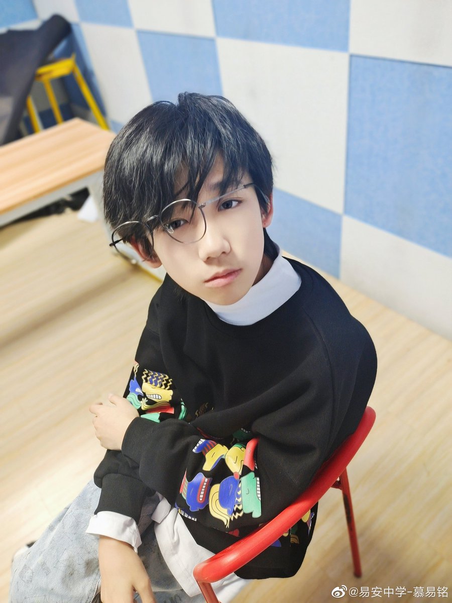 noctilucentcyj's tweet photo. cute 😍😊
#慕易铭 #MuYiming #易安中学 #YiAnMiddleSchool https://t.co/fWQdLXKOL0