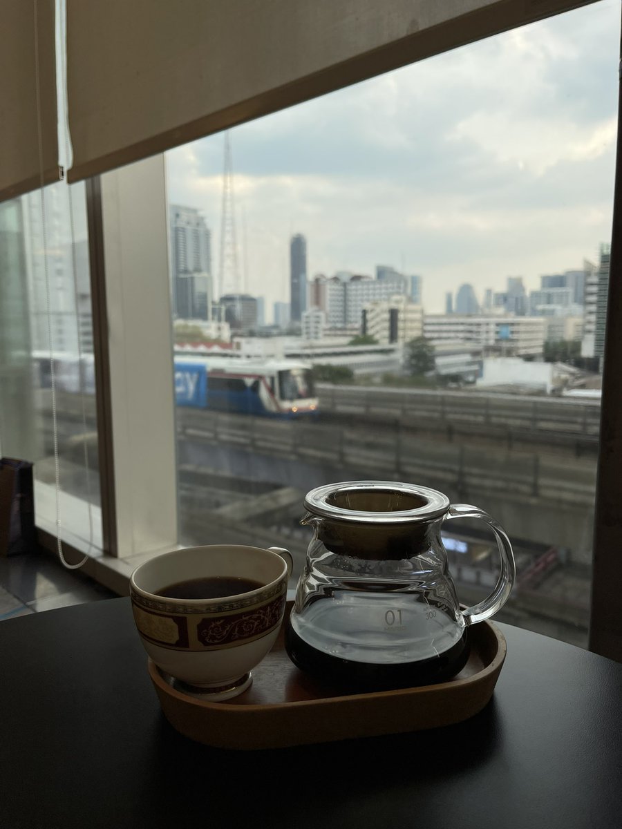 JAGLanante's tweet image. that time of the year when i consume more coffee than water. 

#trackingdots #hk4tuc 🧟‍♂️