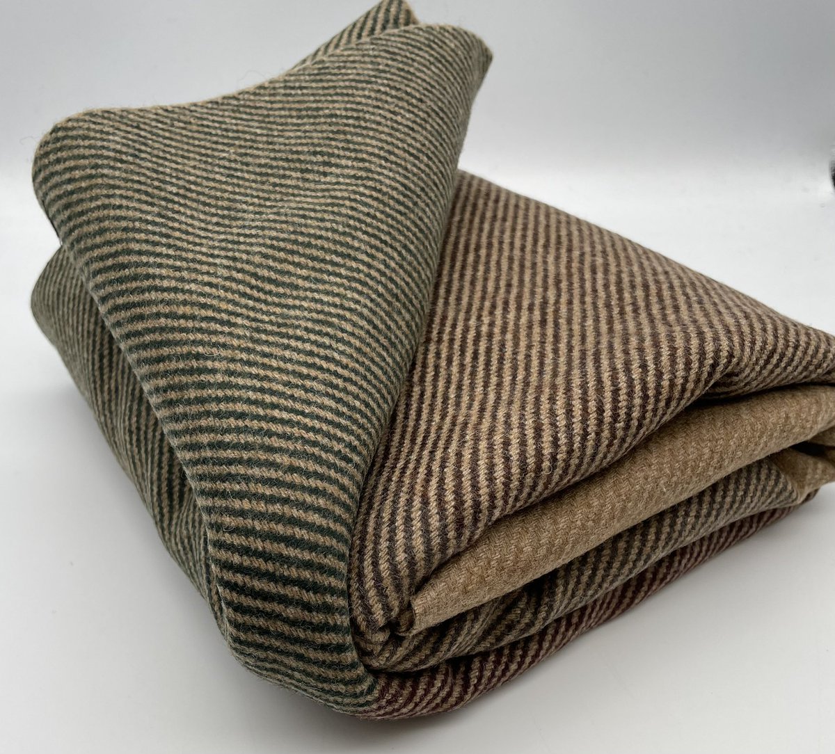 KabbaniTextiles's tweet photo. A mix of 5 colours finished with a chevron design. Perfect cloth for making cushion covers, upholstery and #patchwork , find this on my #eBay and so much more #madeinengland #wool #tweed #patchworking https://t.co/iy2bfsPpgO