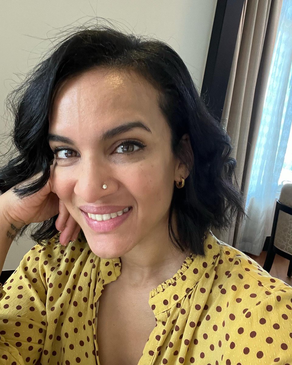 ShankarAnoushka's tweet photo. Hello from Dubai! Silly Selfie whilst I wait (for a late reporter 😤) to whom I’m excited to talk about my upcoming show here on Sunday: I’ll be playing with the amazing all-female @FirdausOrch mentored by none other than @arrahman as part of @expo2020dubai https://t.co/ePTEPcZptz