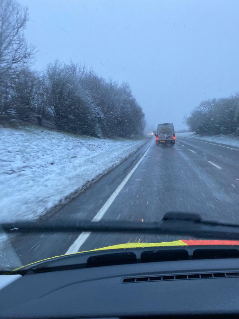 AnimalSearchUK's tweet photo. A snowy start for our Missing Pet Search Team this morning, headed to #Slough in search for missing cat Ginger #bringgingerhome https://t.co/zKwuzd9zw0