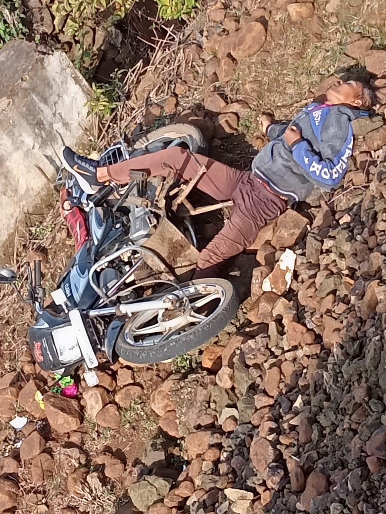 दुःखद सूचना:
काम का फ्रेसर अधिकारी का फ्रेसर
ग्राम पंचायत खजरी, जनपद पंचायत- घुघरी ज़िला मंडला मध्यप्रदेश के "ग्राम रोजगार सहायक" सोहन धुर्वे का एक्सीडेंट से स्वर्गवास हो गया है। 
ओम शांति ओम! 💐🙏
<a href="/ChouhanShivraj/">Shivraj Singh Chouhan</a> @Iamsisodia1 
<a href="/JM_Scindia/">Jyotiraditya M. Scindia</a> <a href="/drnarottammisra/">Dr Narottam Mishra</a>