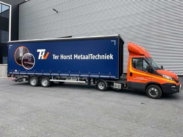 THVM19's tweet photo. De oplegger laten bestickeren door M&amp;J Design!
#terhorstmetaaltechniek #m&amp;jdesign https://t.co/Y09iQVnqn4