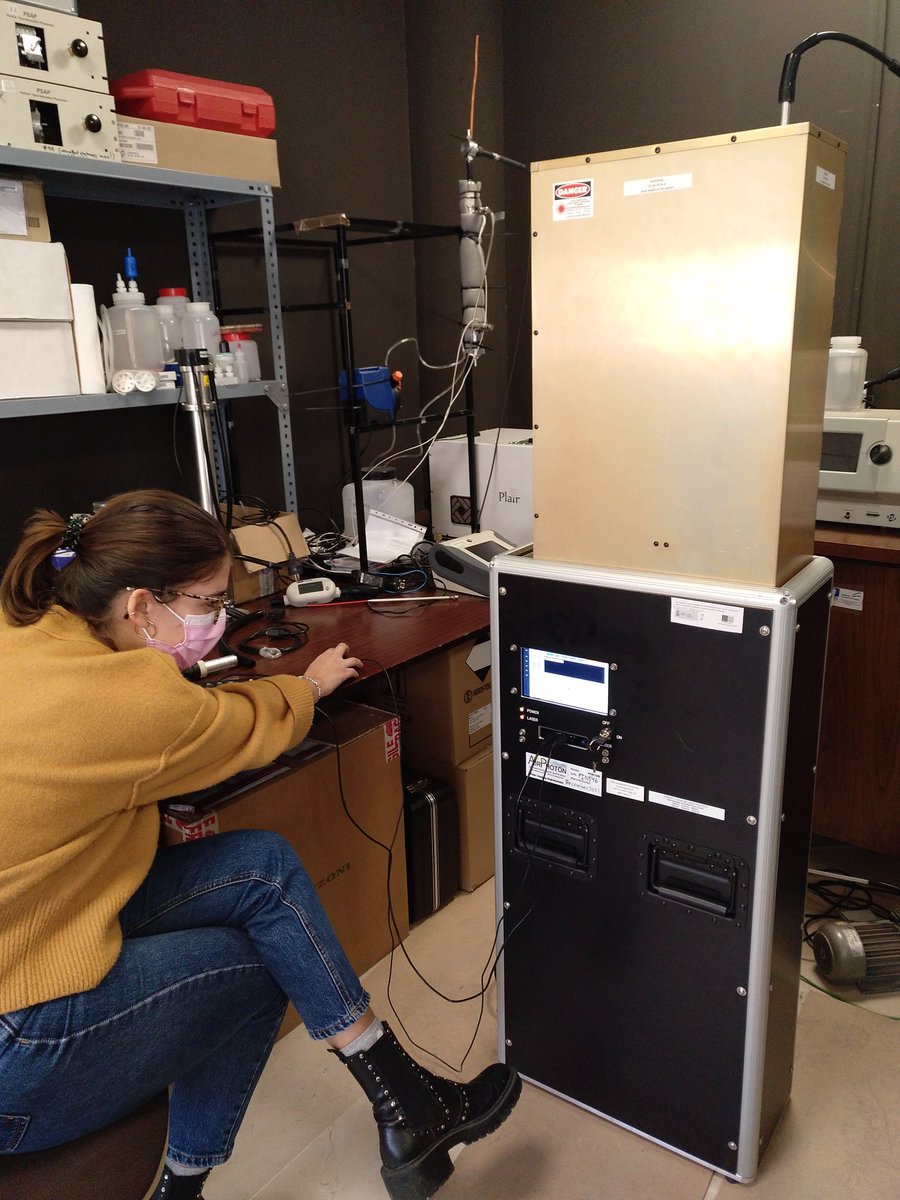 GFAT_ugr's tweet photo. New instrument at our lab for measuring aerosol light scattering phase function #polarneph from @airphoton! Keep tuned to see upcoming results! @Elena_BGlez @CanalUGR @ACTRISRI https://t.co/R7MhdurqbM