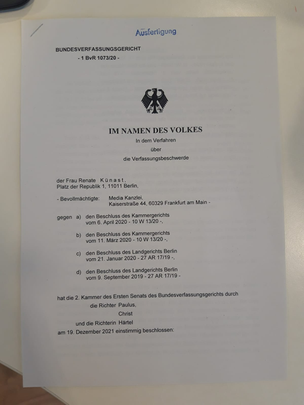 Da ist das Ding! Etwas mehr Glamour hätte der Ausfertigung dieser wegweisenden Entscheidung gut gestanden - aber auf die inneren Werte kommt es an!
<a href="/RA_Medienrecht/">Media Kanzlei Riemenschneider</a> <a href="/RenateKuenast/">Renate Künast</a> <a href="/HateAid/">HateAid</a> #HateSpeech #BVerfG