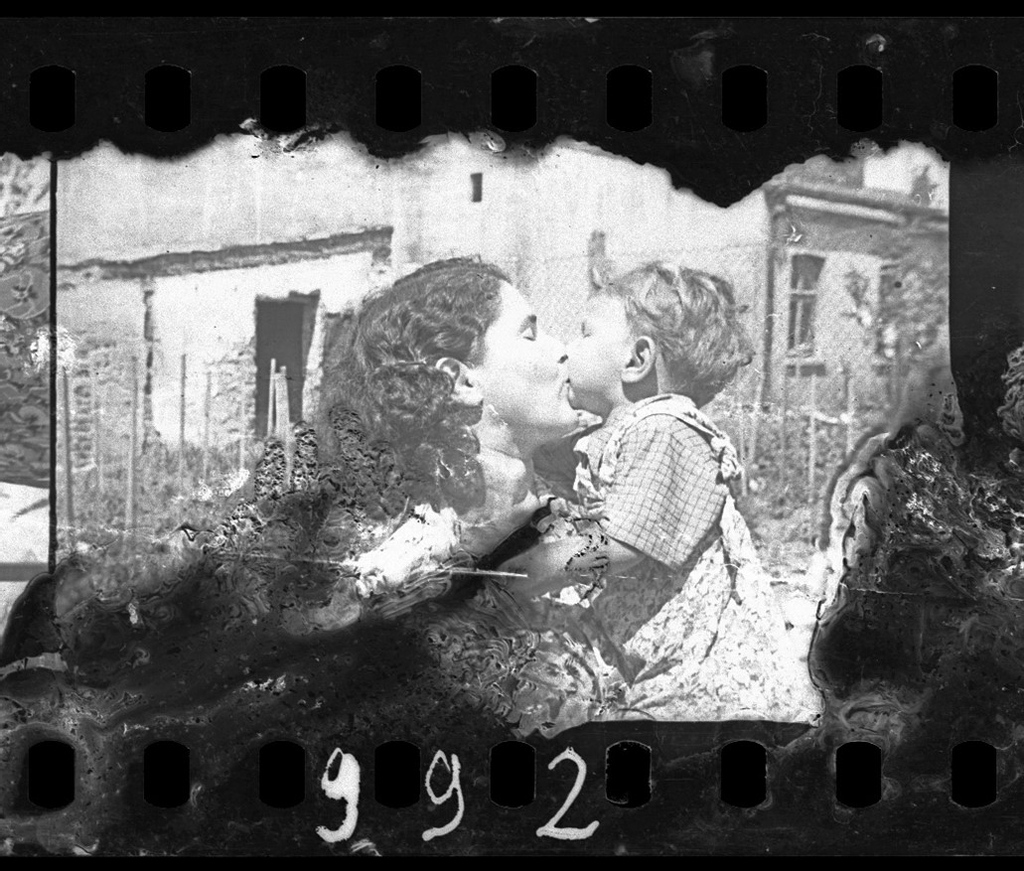 HolocaustCentUK's tweet photo. “Who will tell our story?” The Eye as Witness
@LakesideArts https://t.co/Q3Zyoul8Sw
#EyeAsWitness celebrates the long-overlooked efforts of the victims to preserve their side of the story by using the camera. A project thinking outside the box- realised thanks to @ace_national https://t.co/e9Fmfde0l4