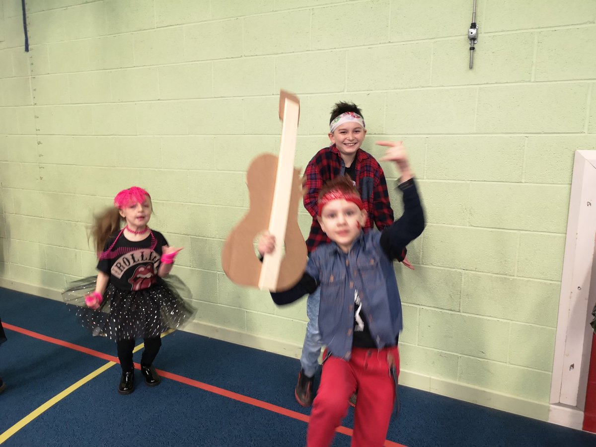Fosse_TMET's tweet photo. We kicked off today with a brilliant ROCKSTAR assembly #rockstars #fosserocks #superstars #bestdressed #fmmaths https://t.co/vWLgxbMfj1