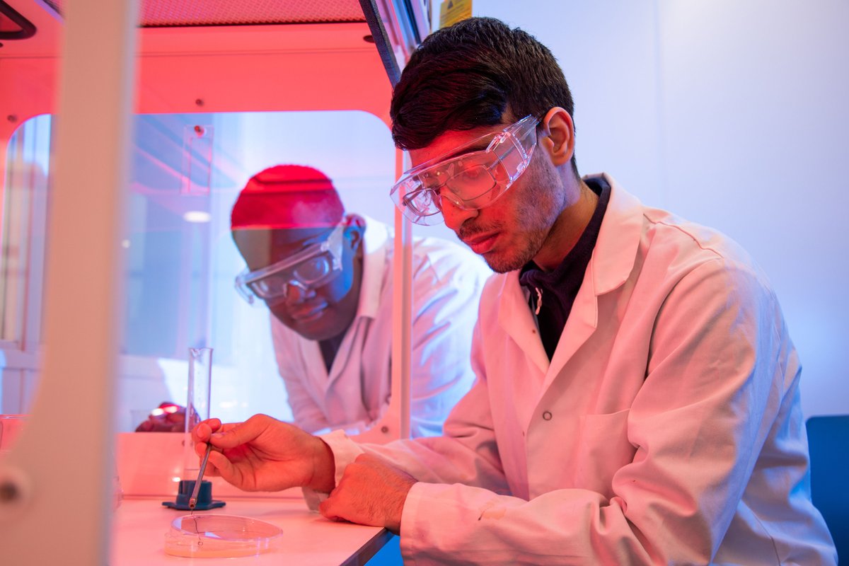 Are you passionate about helping people?

The Healthcare Science T Level will help you learn core knowledge and skills needed for entry to a range of roles such as radiography assistant. 

Find out more: tlevels.gov.uk/students/subje…

#TLevels #TheNextLevel
