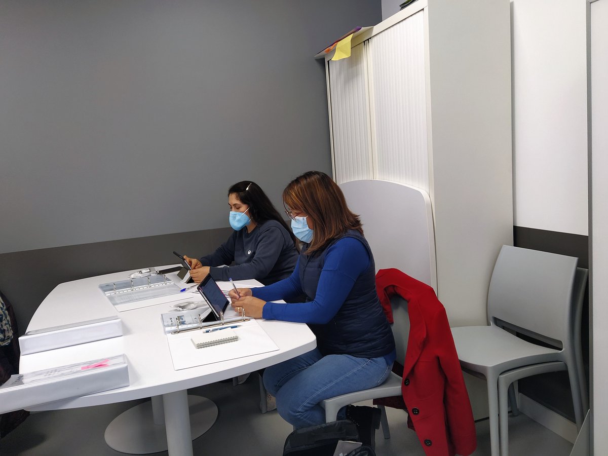 grupo_ssi's tweet photo. 💻📚 Comienza el curso para adquirir competencias digitales para profesionales de atención sociosanitaria:
#TIC, una realidad en el SAD
Una demanda del mercado laboral
Zorionak a las personas que han sido seleccionadas!
#GrupoSSI #SSILana #SSITraining @lanbideejgv https://t.co/eSUFuKQIvk